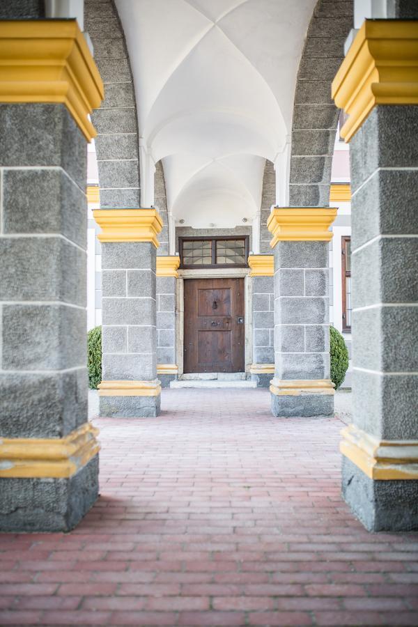Hotel Schloss Leitheim Екстер'єр фото