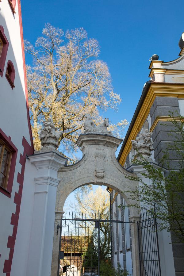 Hotel Schloss Leitheim Екстер'єр фото