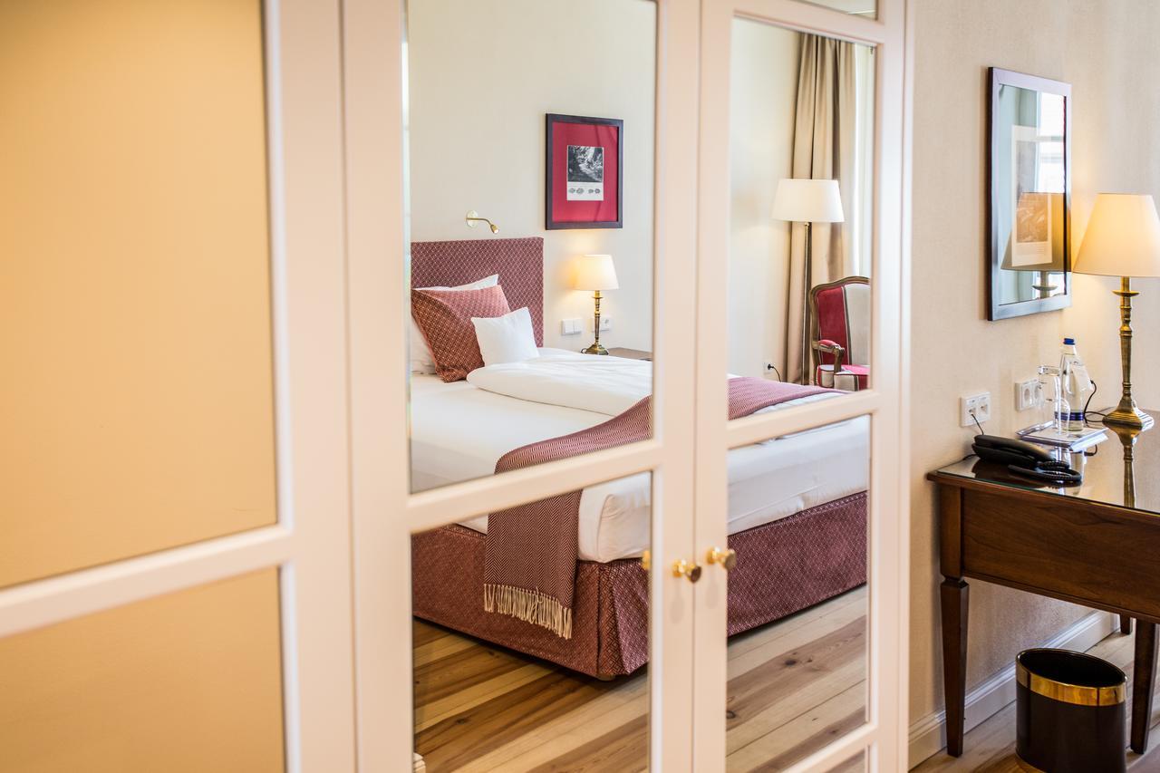 Hotel Schloss Leitheim Екстер'єр фото