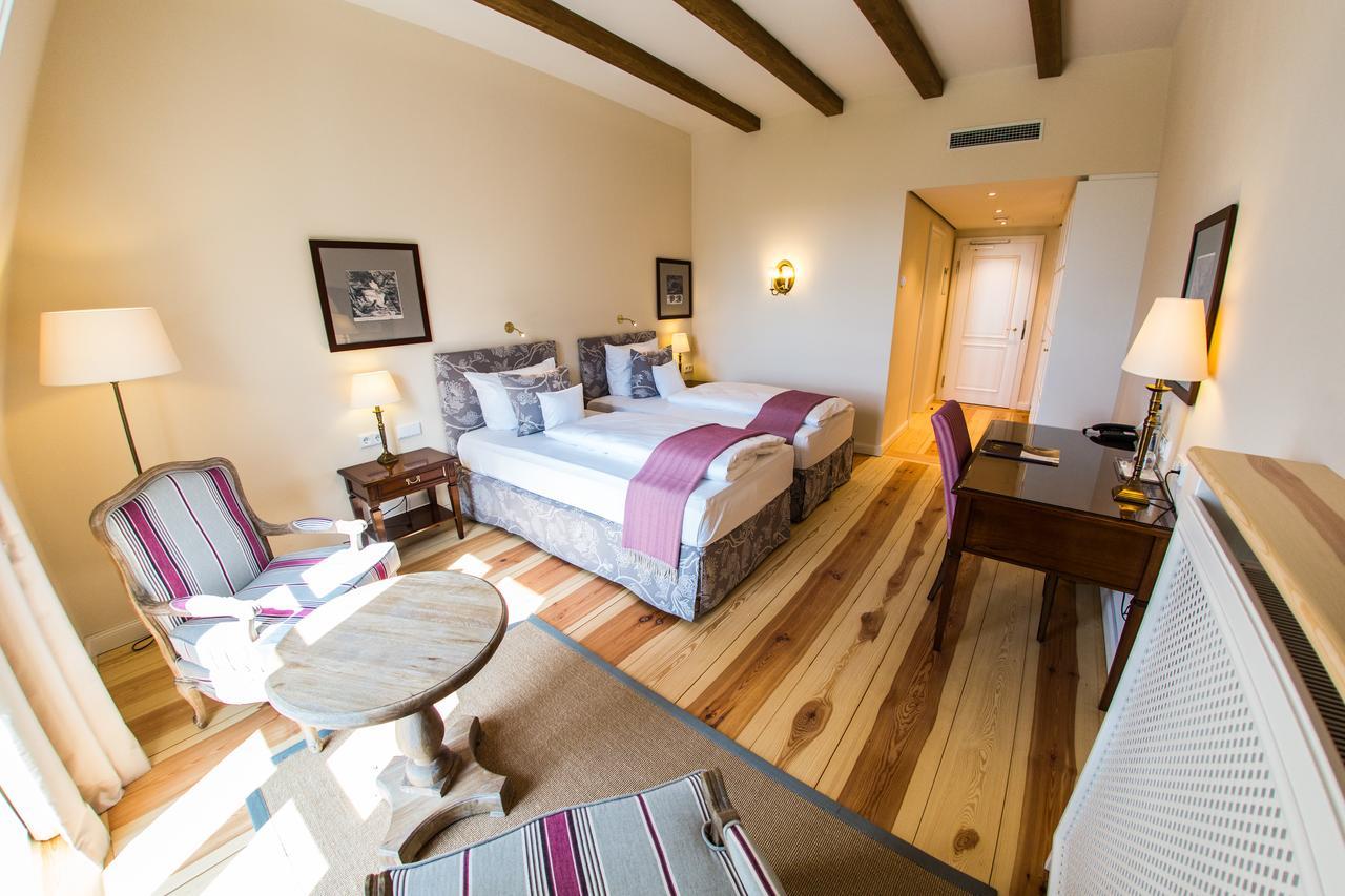 Hotel Schloss Leitheim Екстер'єр фото