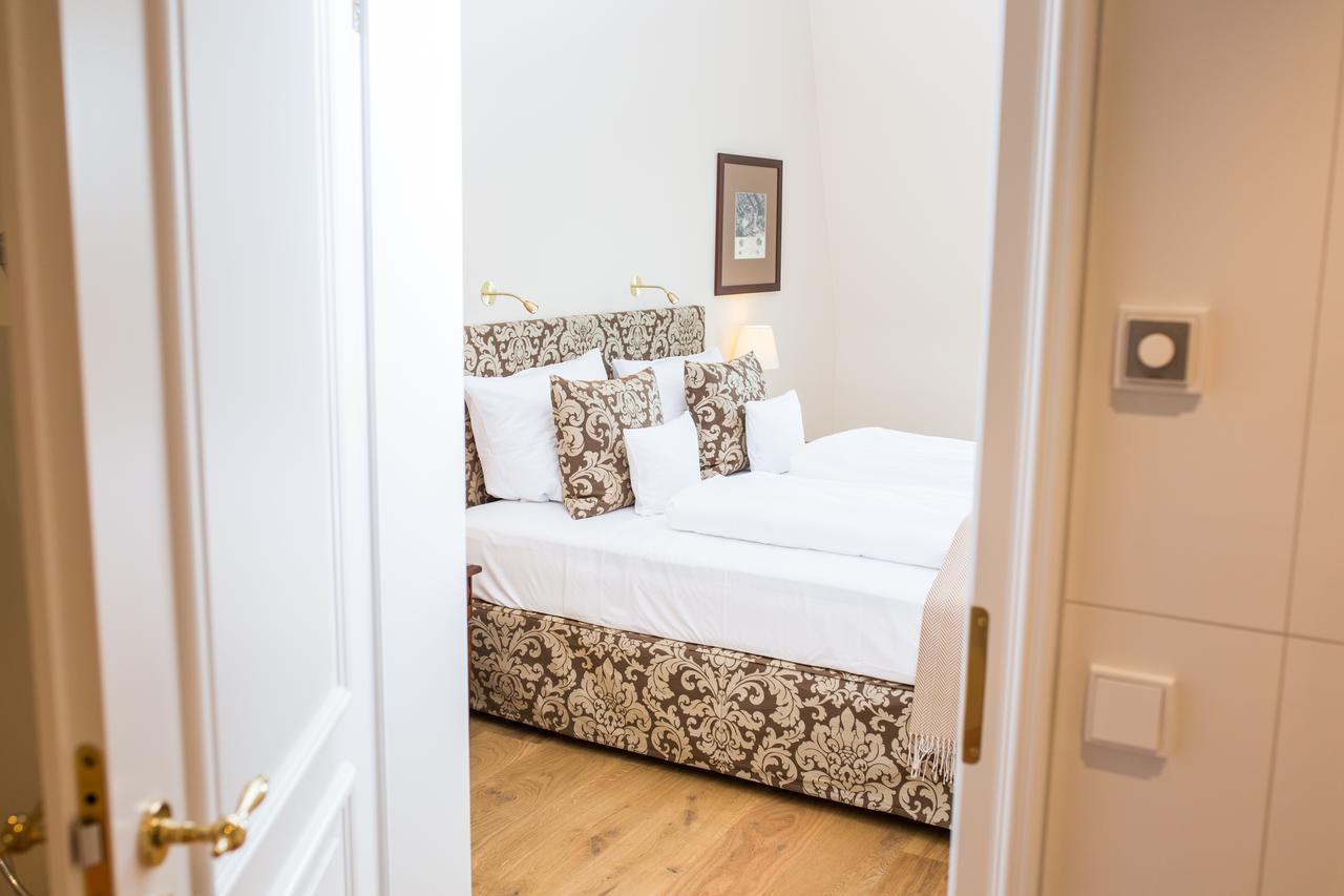 Hotel Schloss Leitheim Екстер'єр фото
