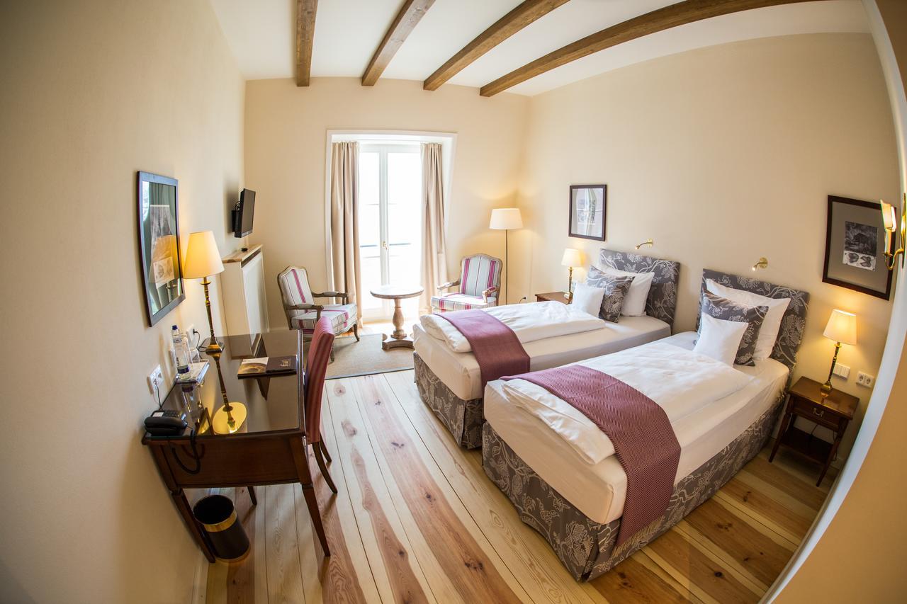 Hotel Schloss Leitheim Екстер'єр фото